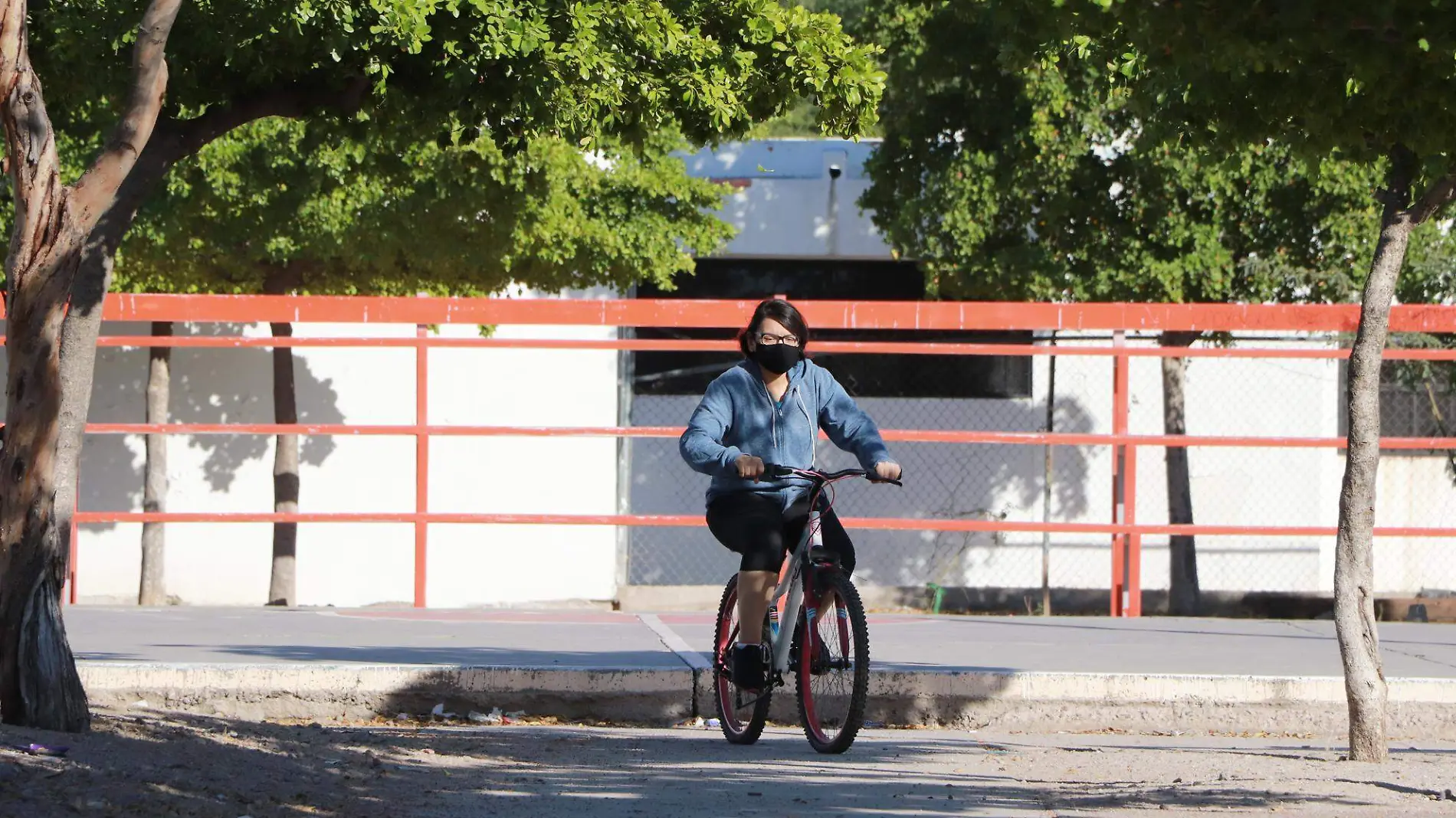 Cada vez más personas usan bicicletas como transporte